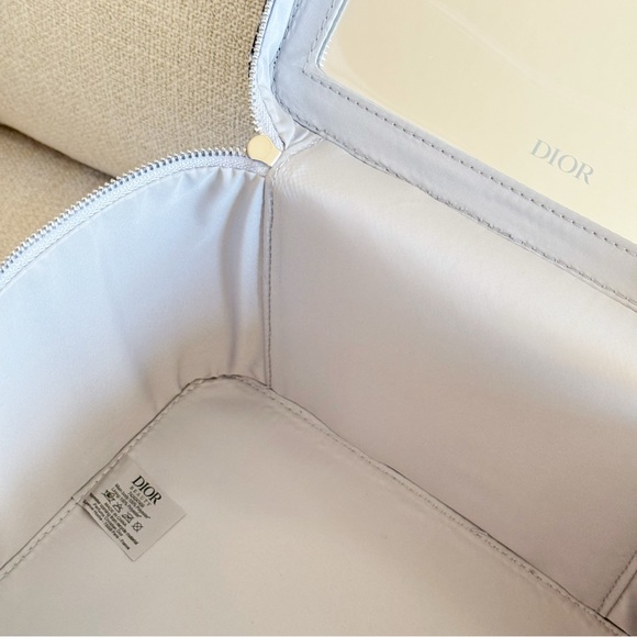 Dior Around The World Blue Makeup Box - Picture 6 of 9